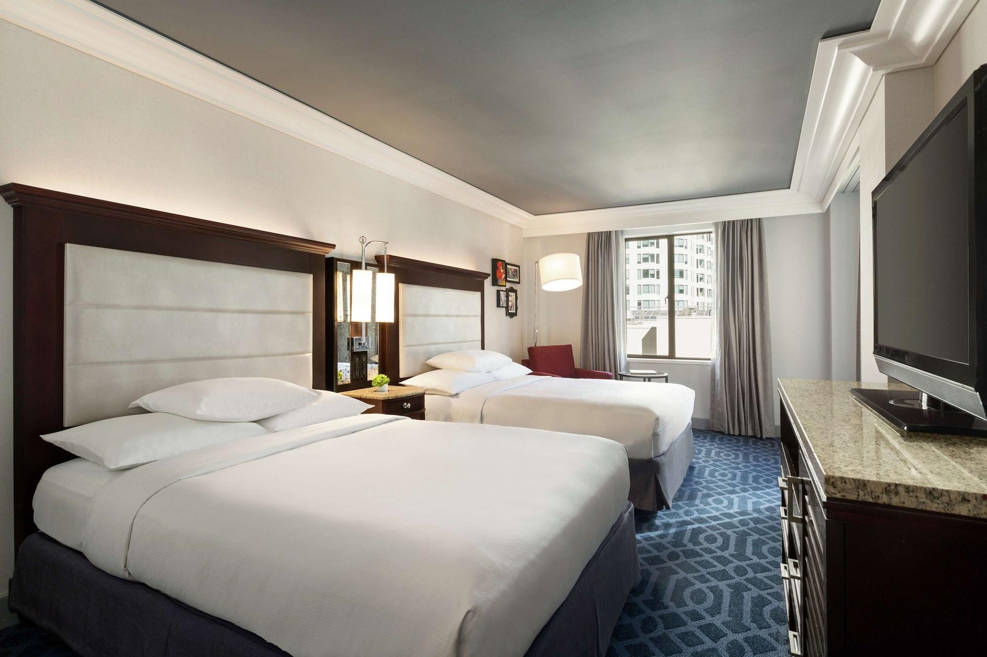 Hilton Checkers Angeles 3*