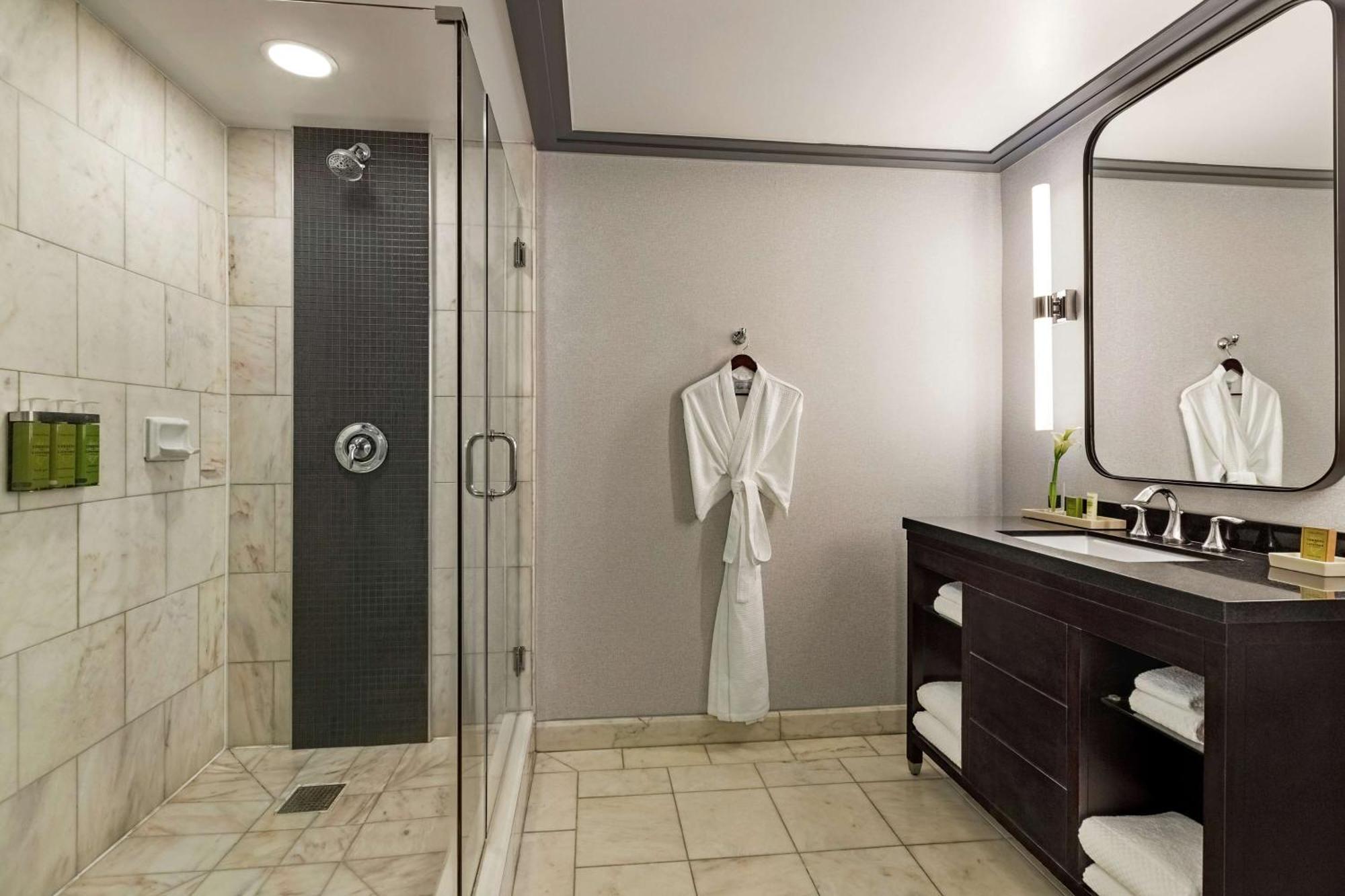 Hotel Hilton Checkers Angeles 3*