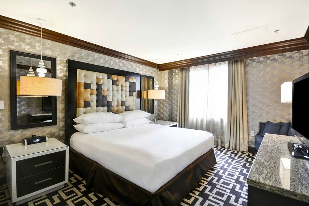 Hilton Checkers Angeles Hotel 3*